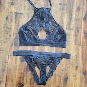 Victorias Secret Very Sexy Bralette & Peekaboo Cheekini Panty - Black / Small